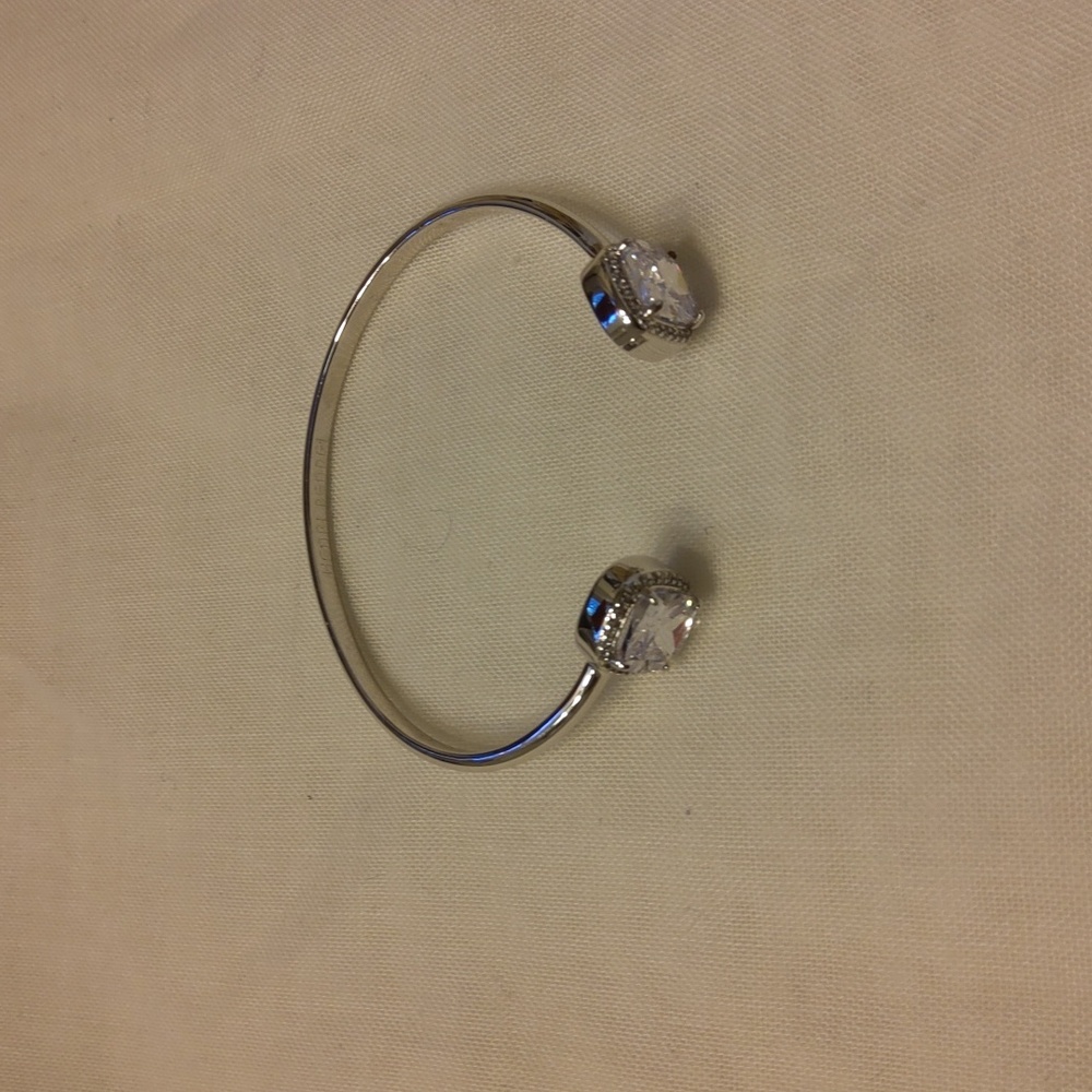 💥New💥HENRI BENDEL 🥳Host Pick🥳 Bracelet with Rhinestones - Picture 2 of 4